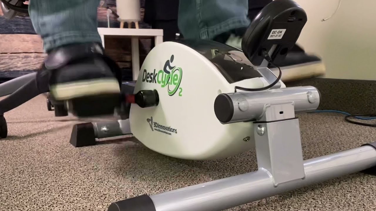 Обзор велотренажера DeskCycle 2 с педальным креплением под столом