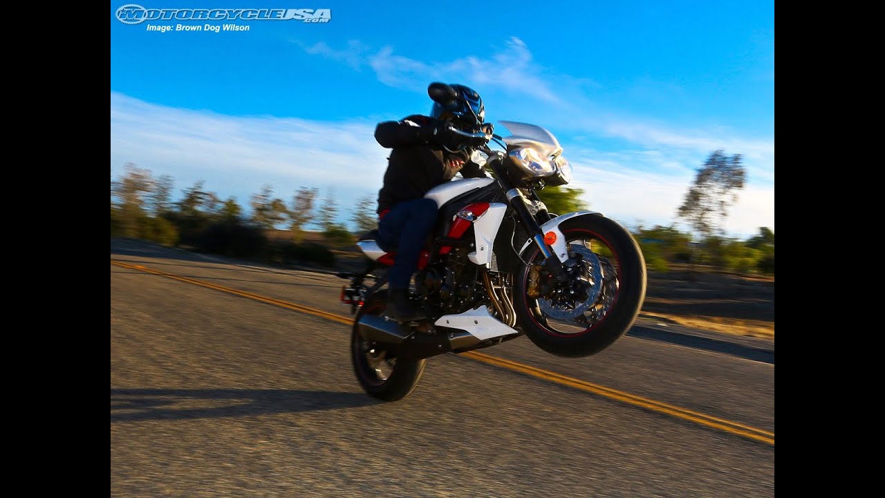 2013 Triumph Street Triple 675R - Triple-Cylinder Shootout Part 3 - MotoUSA