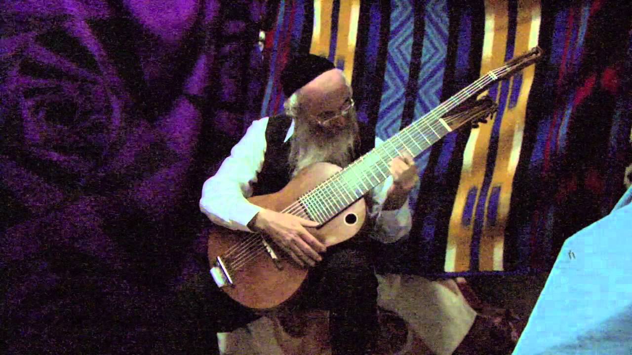 Asturias with 10 string guitar and Yiddishkeit stories