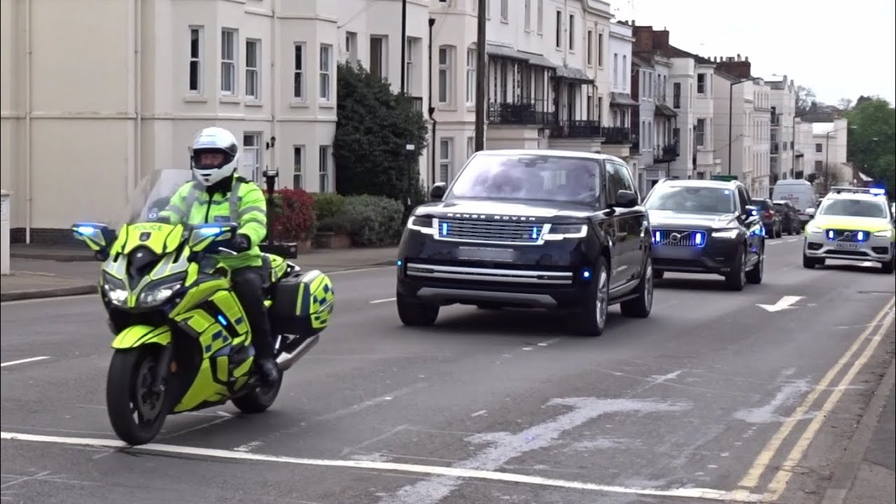 Police VIP Escort Convoy in Leamington Spa with blue lights & sirens