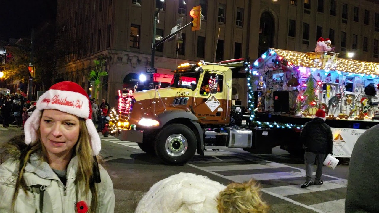 LONDON SANTA CLAUS PARADE