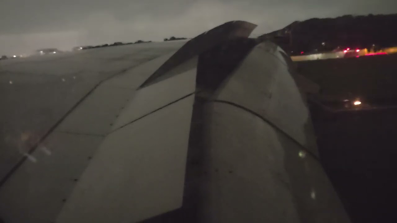 [HARD LANDING] Singapore Airlines Rainy Night Landing in SIN