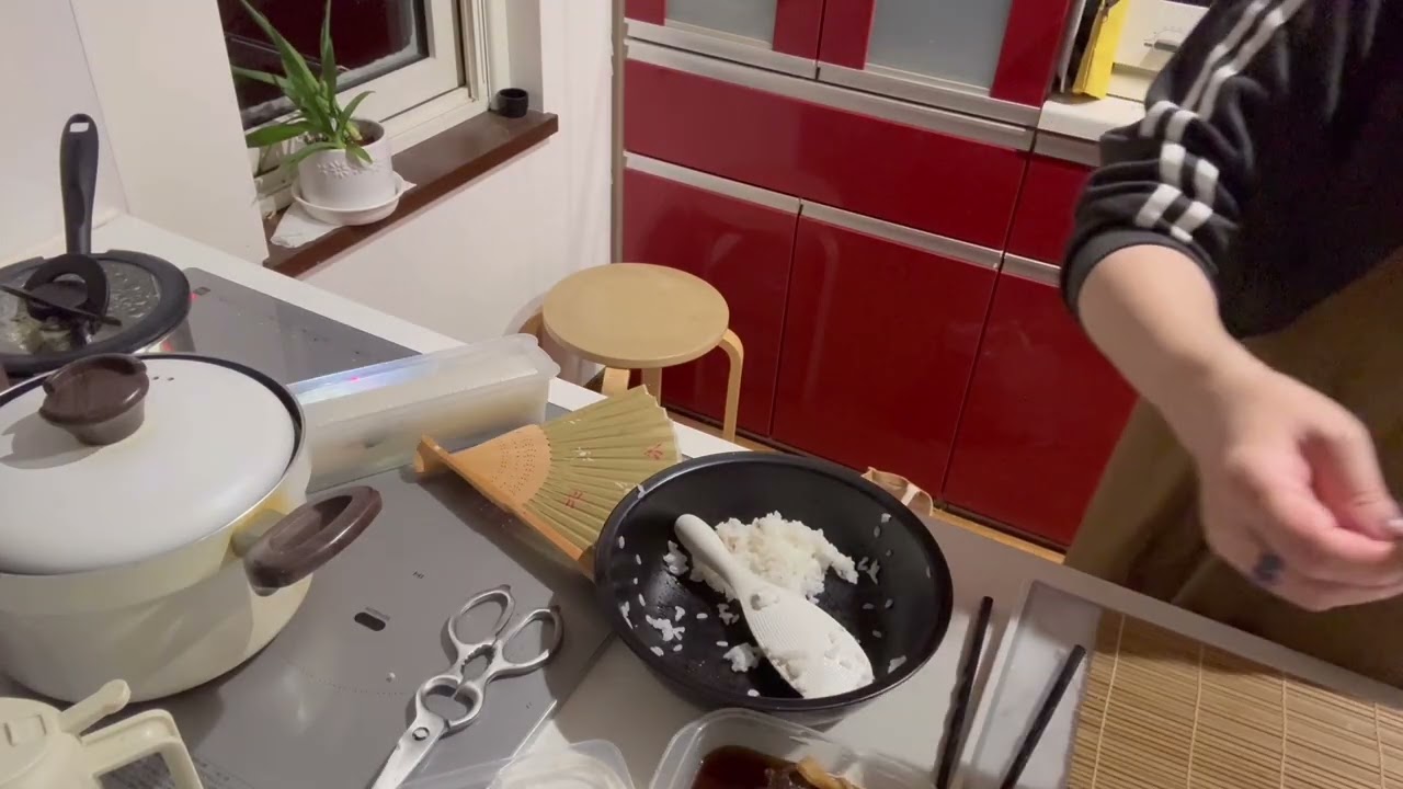 朝のお弁当作り　テンション低くて笑った