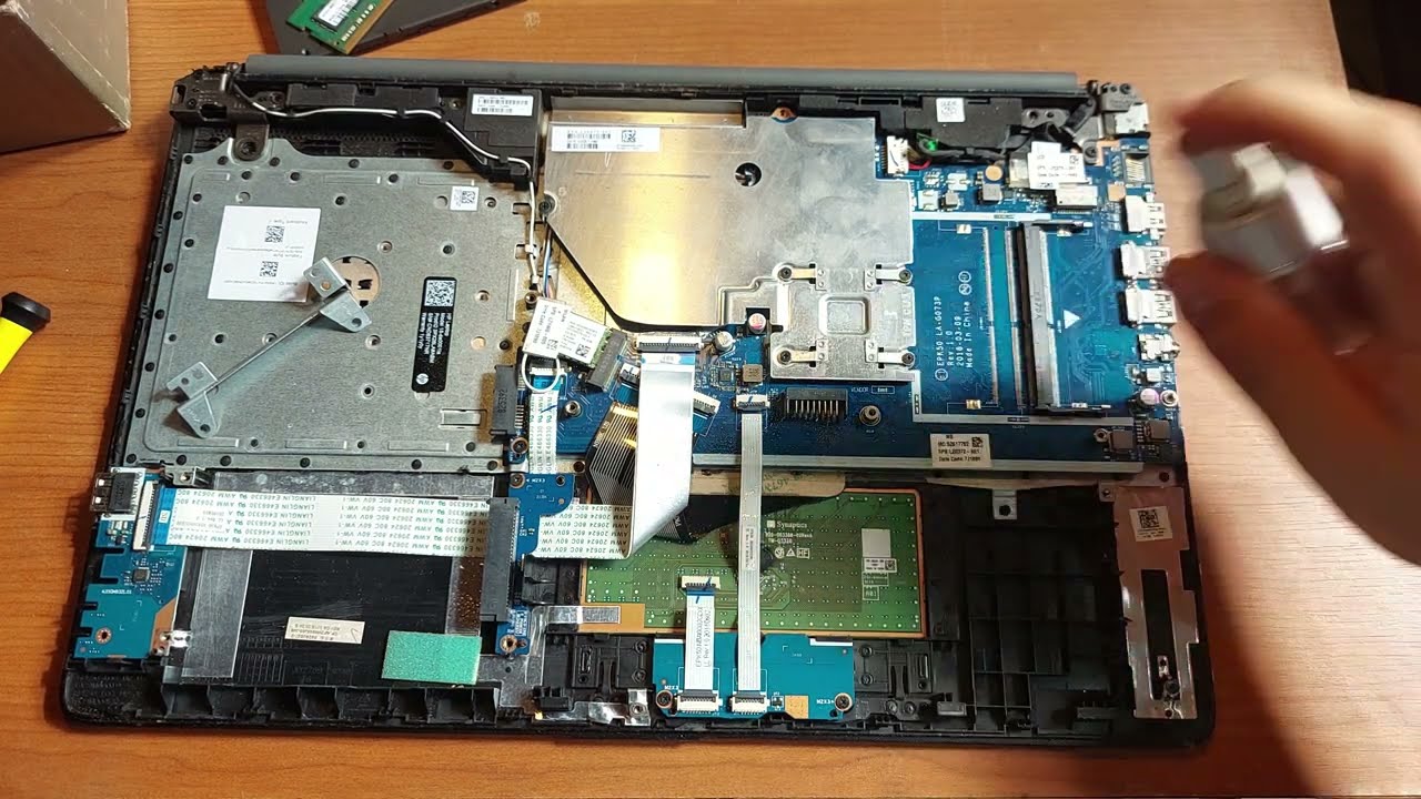Cambio de batería y desmontaje HP 250 G7 | Todo Informática