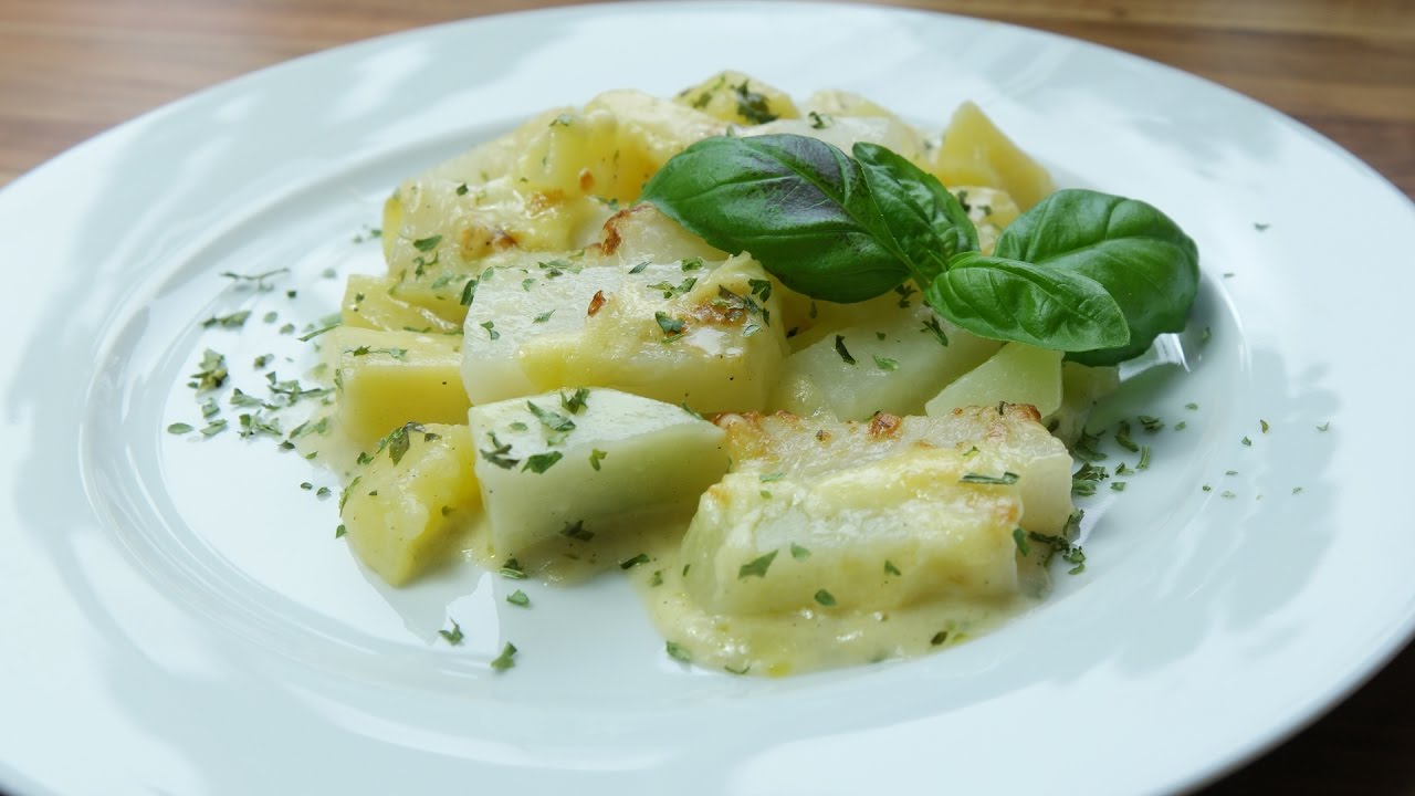 Thermomix® TM5 - Kohlrabi-Kartoffel-Auflauf mit Basilikumsoße