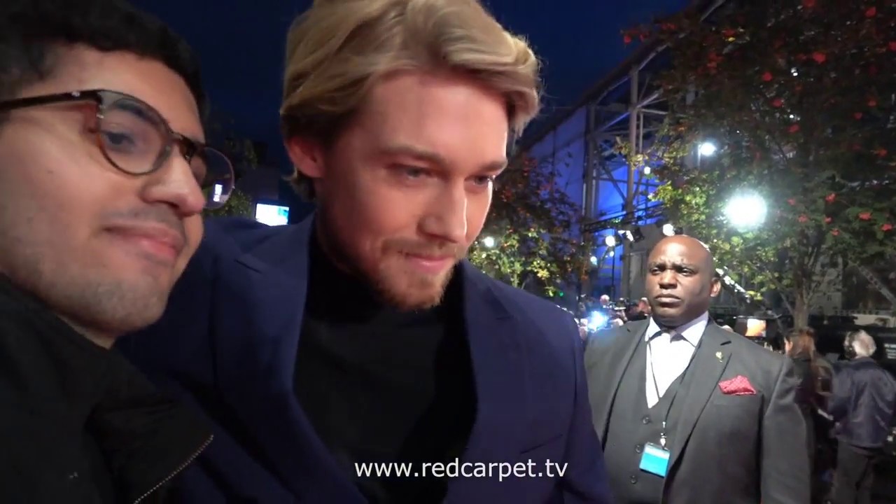 Joe Alwyn greeting fans at The Favourite UK Premiere