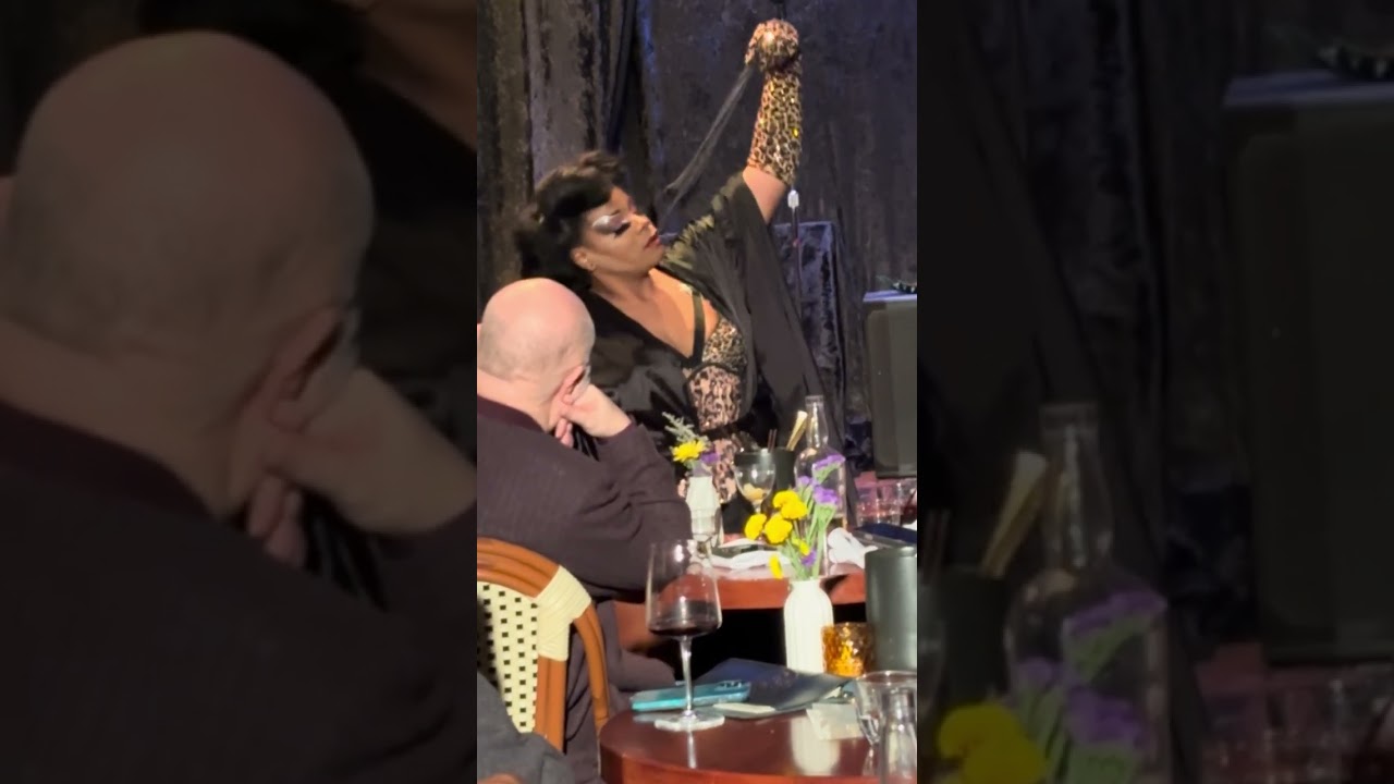Oshun Hathor performs dark day at Bar De Copas 1/9