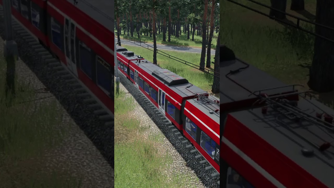 Regionalbahn unterwegs auf dem Land &ndash; zwischen Feldern und Landstra&szlig;e zieht sie ruhig ihre Bahn