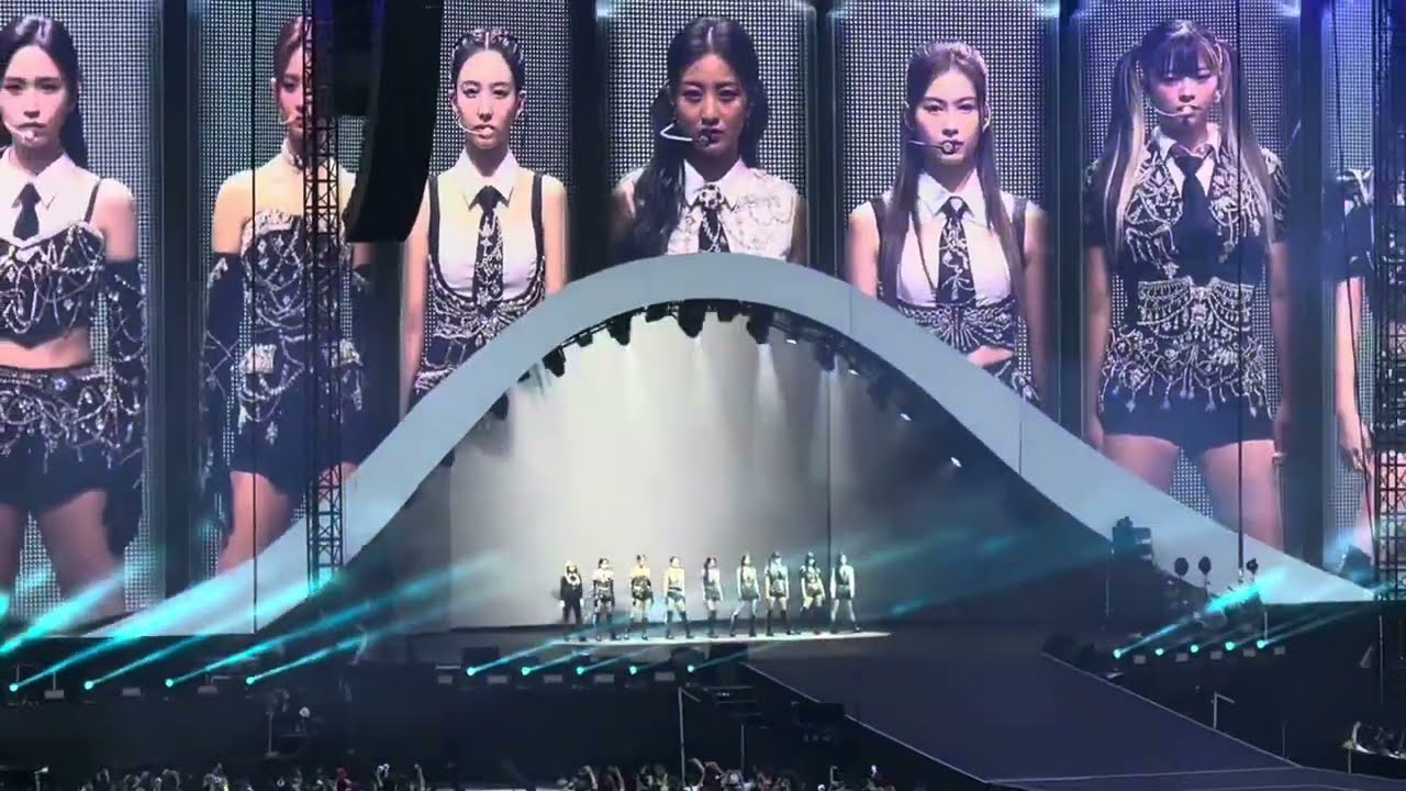 TWICE 5TH WORLD TOUR “READY TO BE” in New Jersey - SET ME FREE (ENG) + I CAN'T STOP ME
