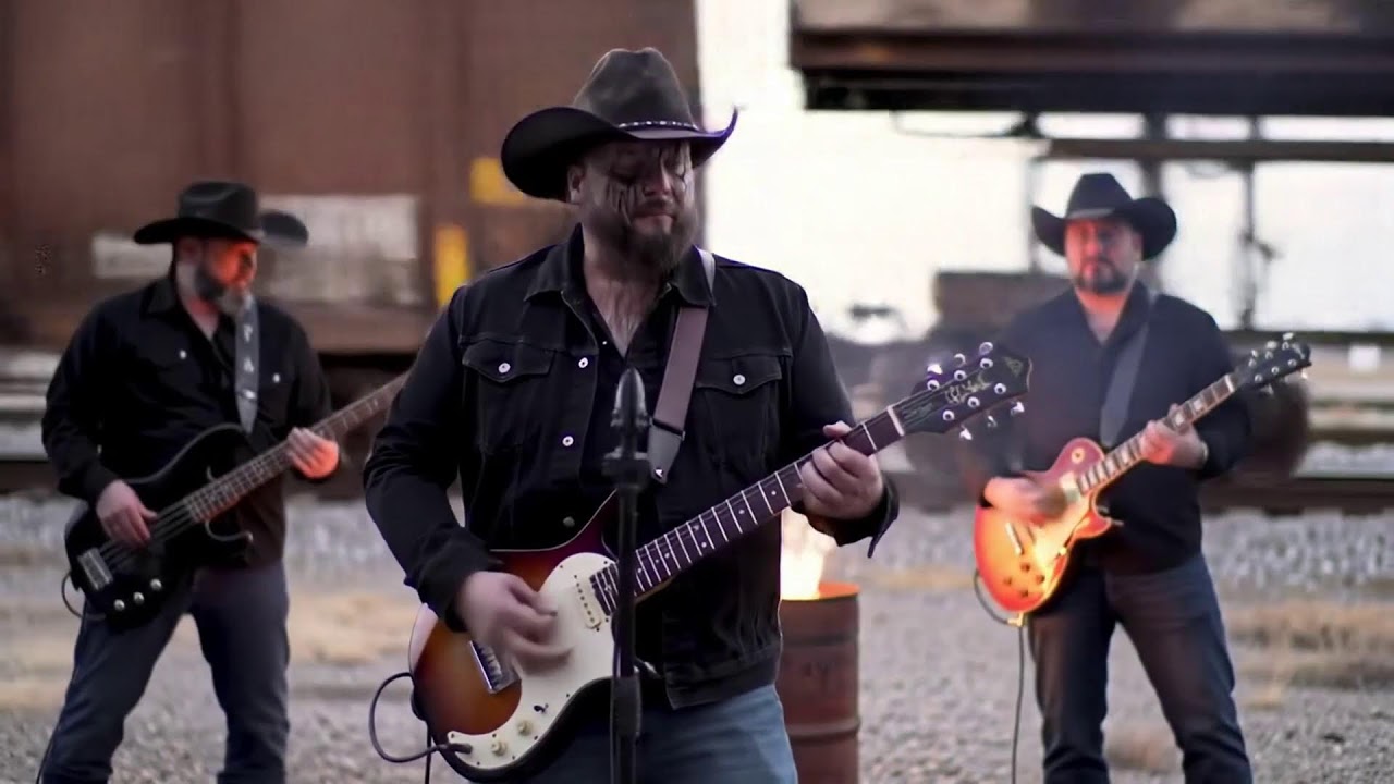 Country Rock Vibes &ndash; Southern Wind & Dust Trails Inspired by Chris Stapleton