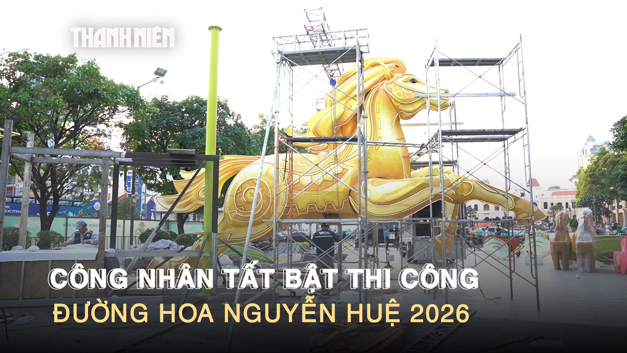 Cận cảnh linh vật ngựa khổng lồ cao 7 m vừa 