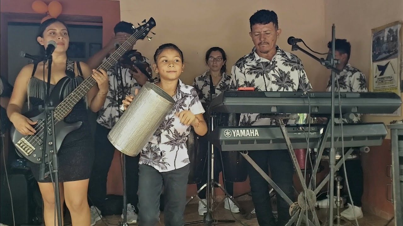 Sergio el Bailador con Emilio y si Chanchona y la Niña del Güiro.