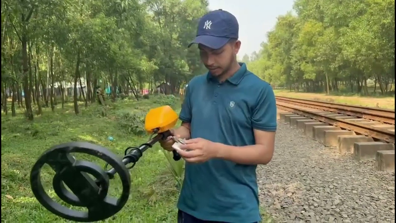 ডিসকভারি চ্যানেল এর মত গুপ্তধন অনুসন্ধান করা হচ্ছে ♥️