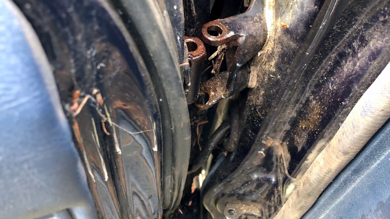 1991 Nissan King Cab (D-21) Pickup Door Hinge Replacement