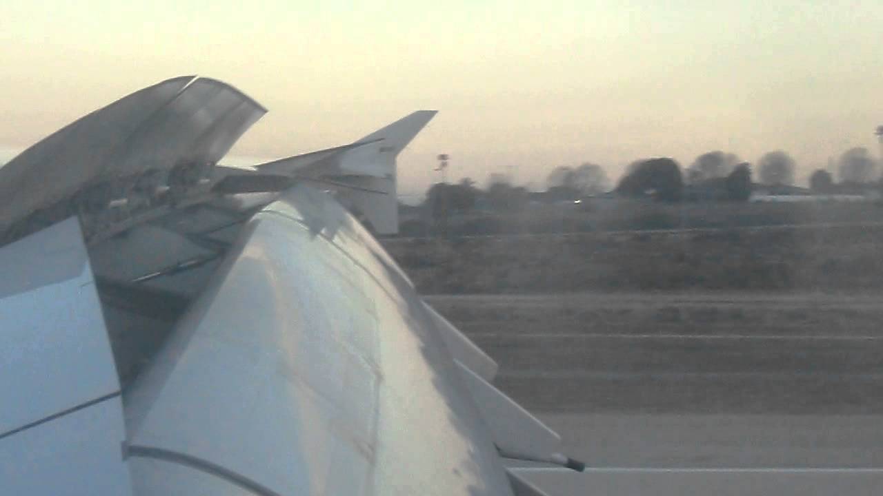 QF93 landing in Los Angeles