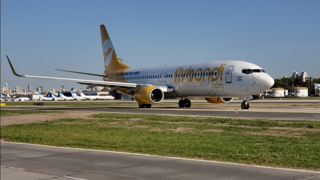 Flybondi Boeing B737-800 LV-HFR takeoff from Aeroparque Jorge Newbery
