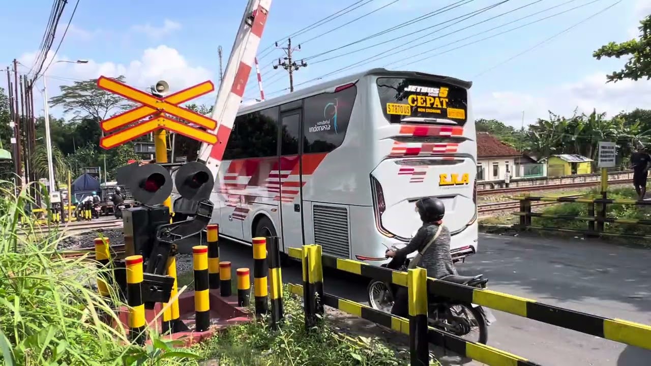 Suasana palang kereta api purwokerto jpl 363