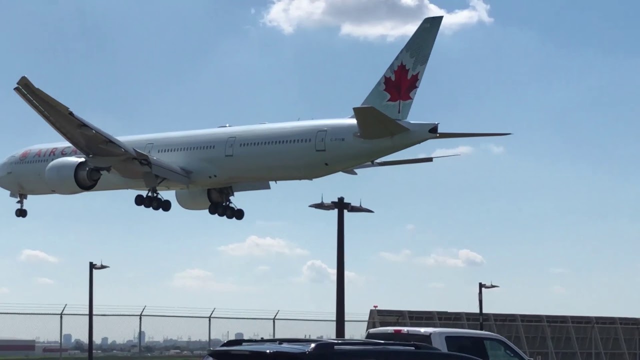 Air Canada B777-333ER C-FIVM Landing Toronto YYZ on RWY 23