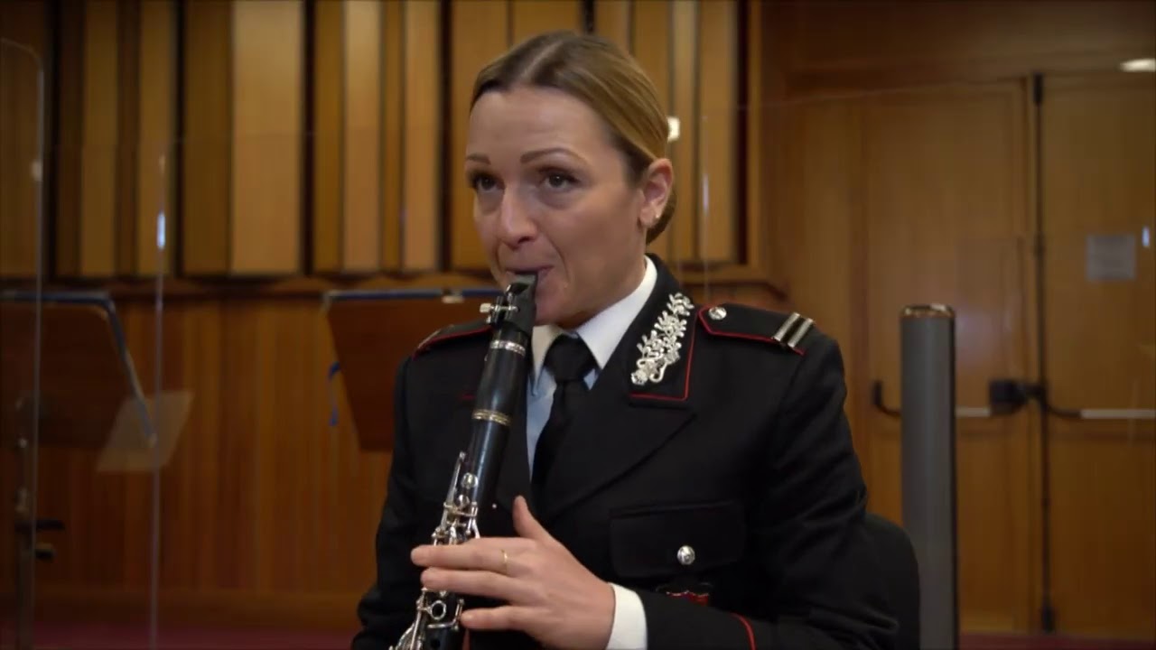 Un augurio musicale dalla Banda dell'Arma a tutte le donne.
