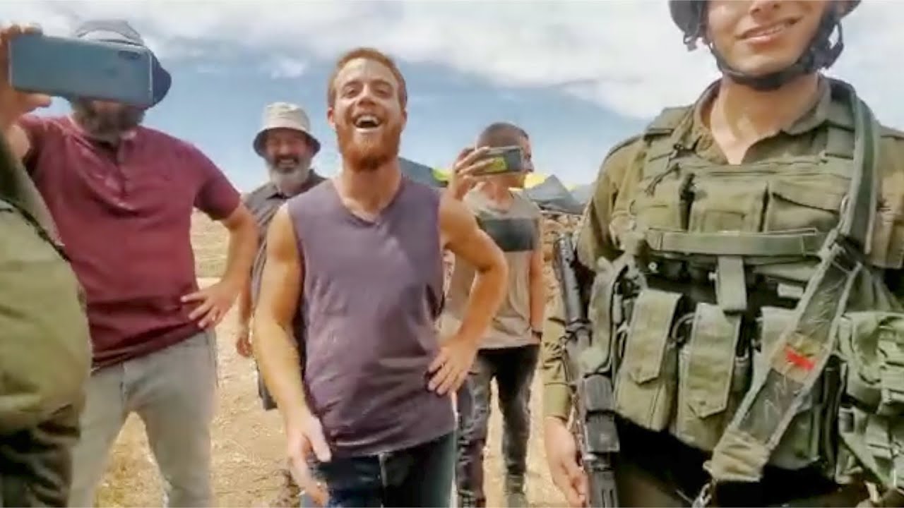 מתנחלים פולשים לכפר ח'ירבת סוסיא ומטרידים את תושביו. חיילים מסרבים לפנותם
