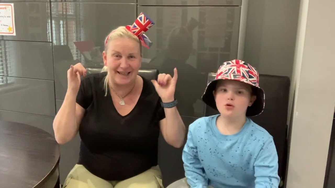 Makaton for ‘COMMUNITY’ 🇬🇧
