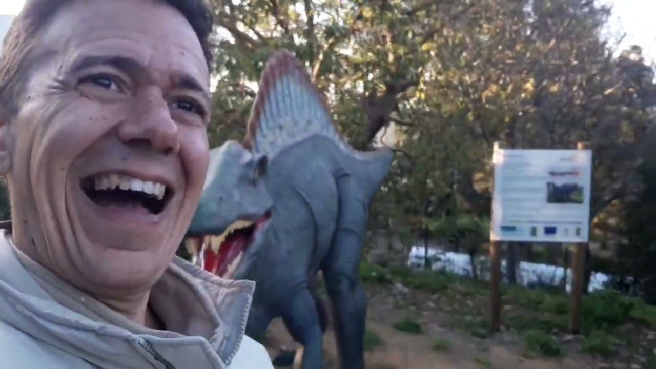 Sendero de subida al Picacho, paseo por Alcalá de los Gazules y el parque de dinosaurios con Mari 