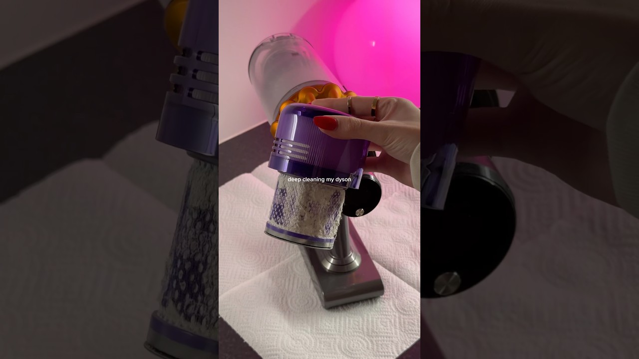 dyson deep clean 🫧 #shorts #dyson #deepclean #cleantok #cleaningtips #vacuumcleaner #cleanwithme