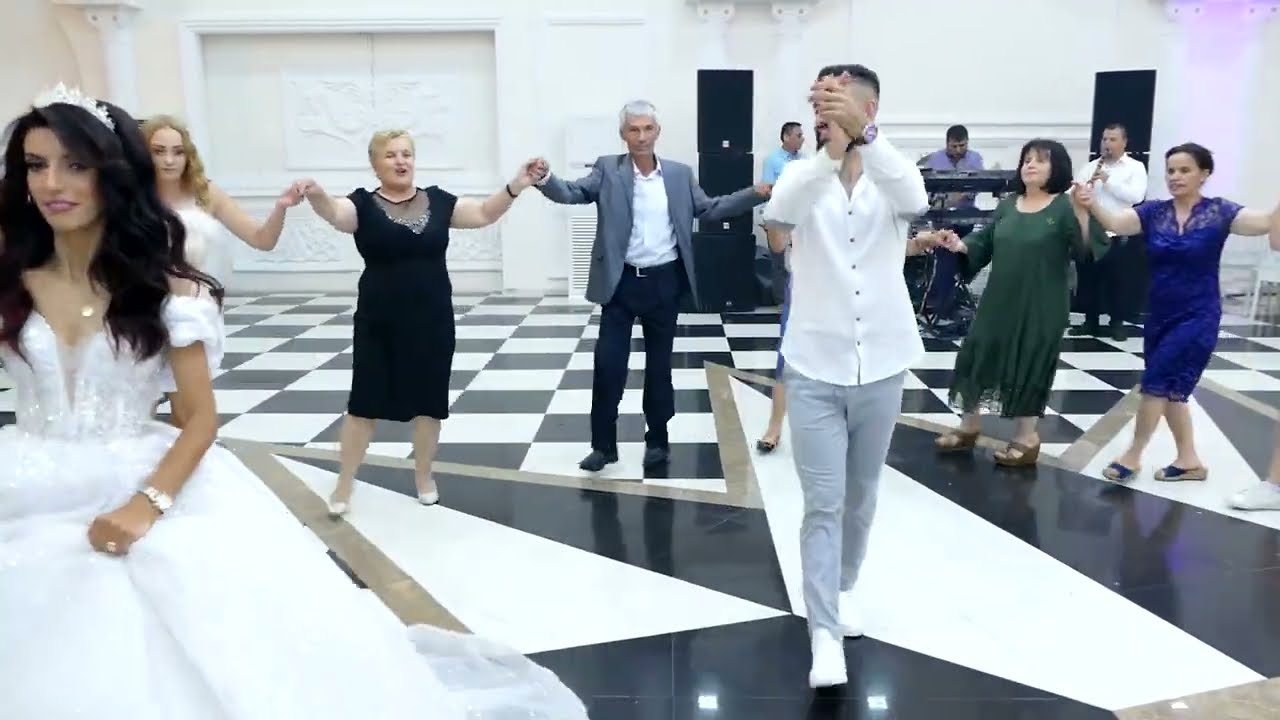 Nusja me djalin e tezes ne valle  super atmosfere (Official Full Hd )
