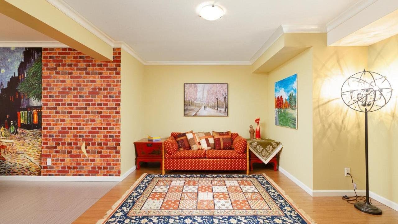Cozy 3BDR in North Vancouver, North Vancouver, Canada