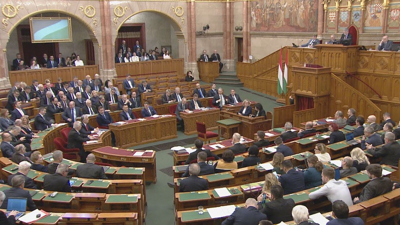 &Eacute;lő k&ouml;zvet&iacute;t&eacute;s az Azonnali k&eacute;rd&eacute;sek &oacute;r&aacute;j&aacute;r&oacute;l - H&iacute;rTV