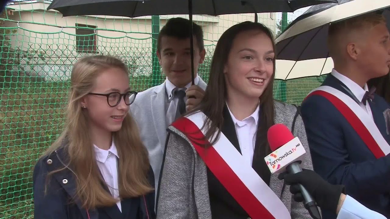 Portal tarnowska.tv: Nowe boisko i patron szkoły w Borzęcinie Dolnym