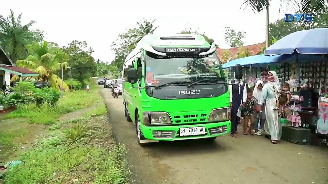 pengantin datang ADAT JAWA DANI & MEGA II DIAN MEKAR DEKORASI