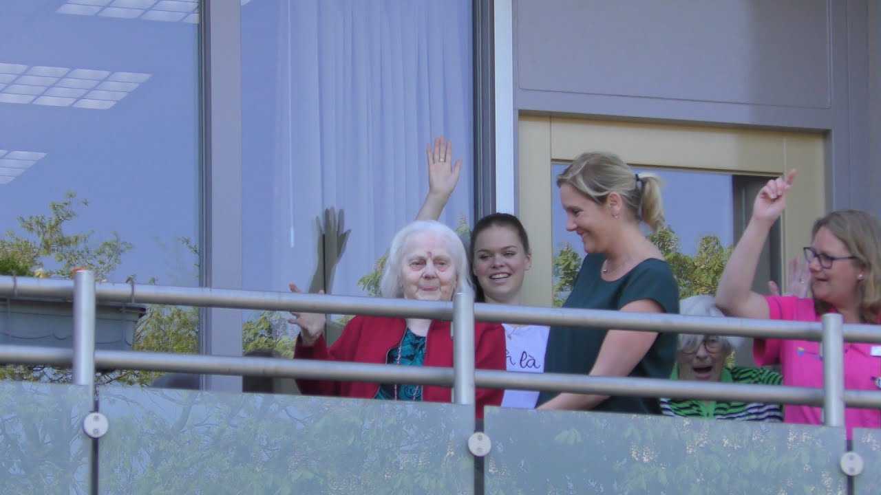Balkon serenade voor Oma Sjaantje