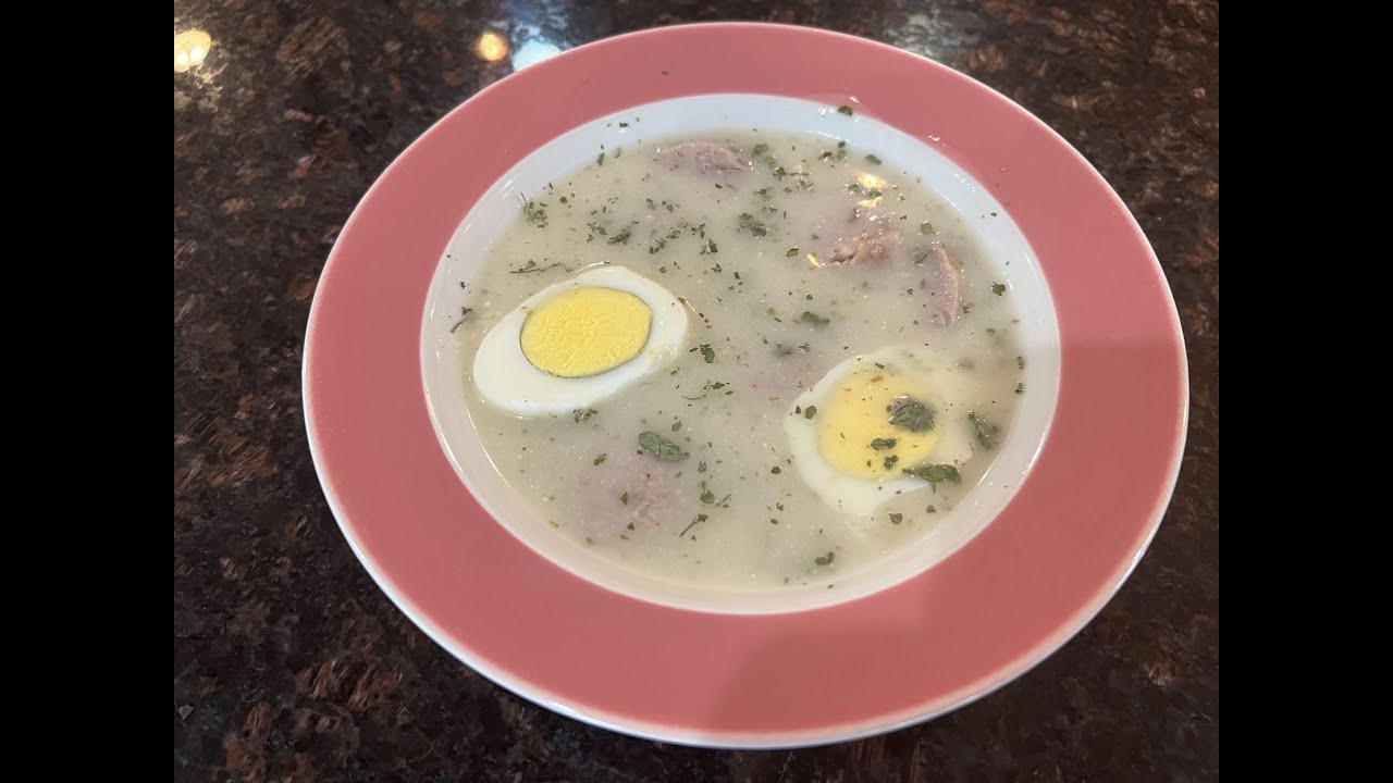 Bialy barszcz na domowym zakwasie z biala kielbasa i majerankiem.White borscht with homemade starter
