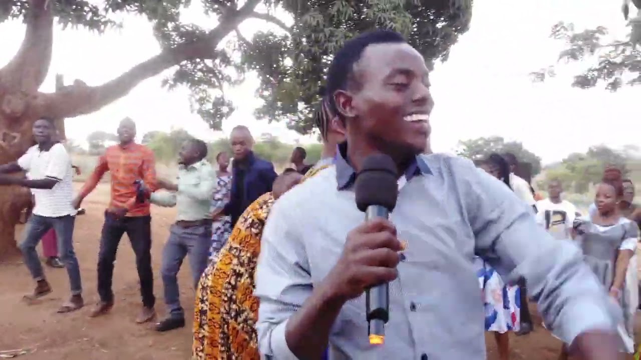 JOSEPH DAUDI  Show ya kwenye mkutano.