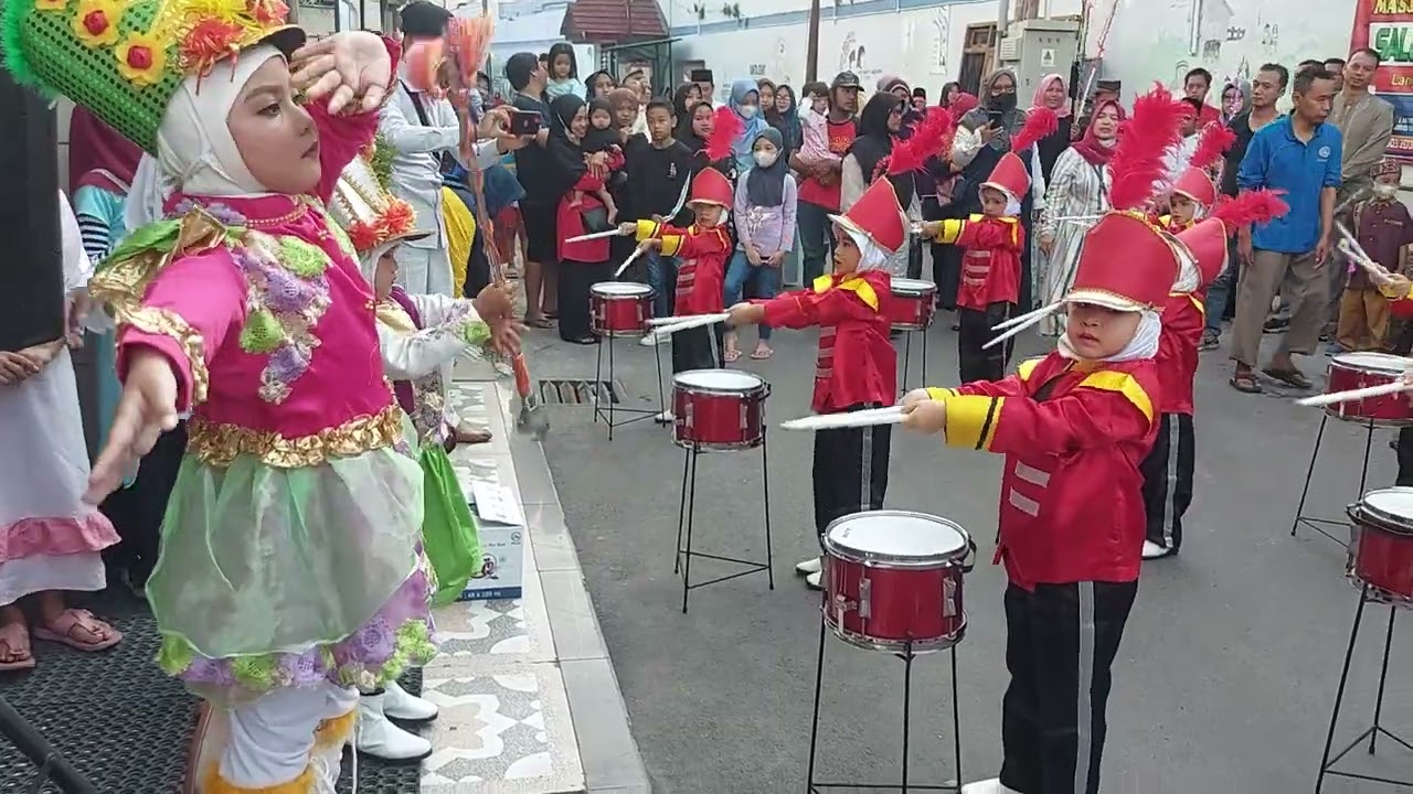 Tarhib ramadhan drumband RA PERWANIDA 03 di masjid Attohiriyah Addainuriyah Gemah Semarang
