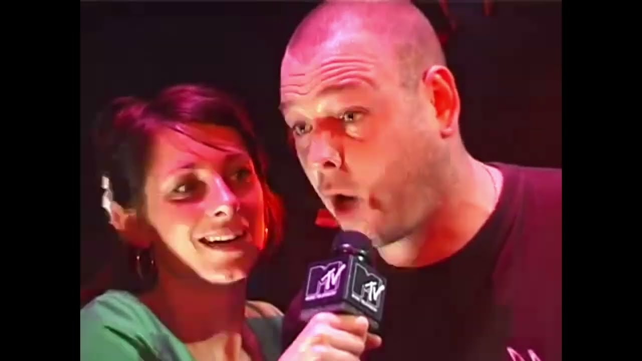 Tim Beumers spreekt volle Paradiso toe na winnen Spitt Battle finale in 2003