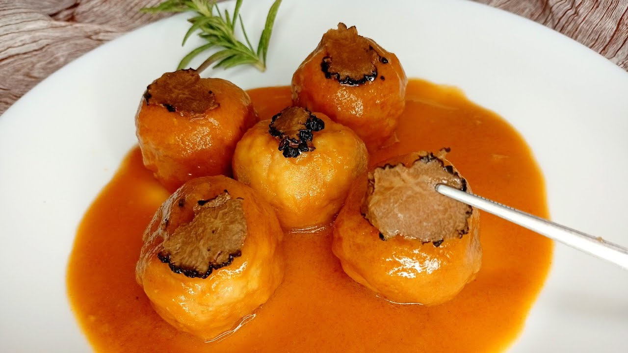 Albóndigas caseras de pollo con trufa negra. 