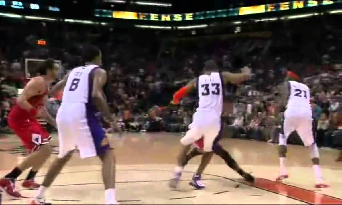 Derrick Rose Highlights vs Suns (11.24.10) [HD]