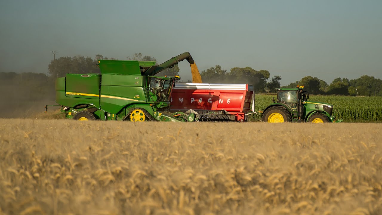 Moisson du blé avec Agrosystème - John Deere S780 à chenilles