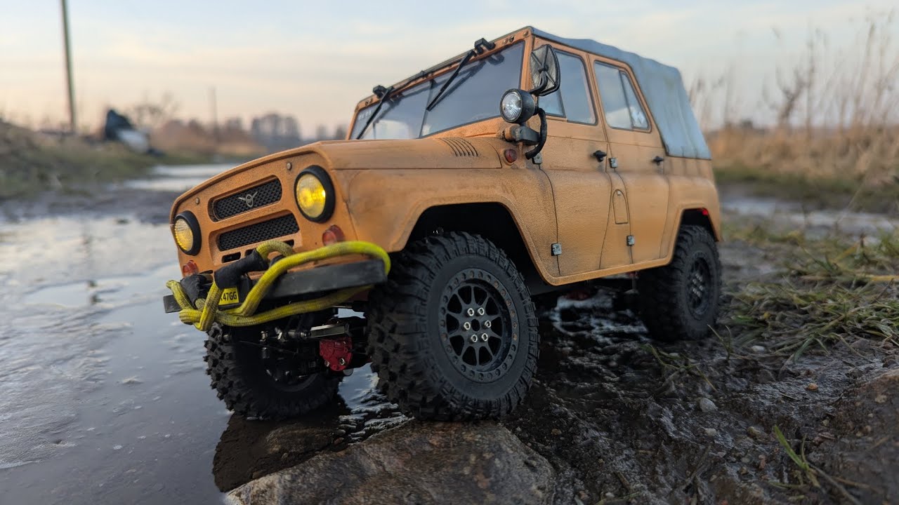 Rc UAZ / WPL C94  Beautiful n' muddy country road 