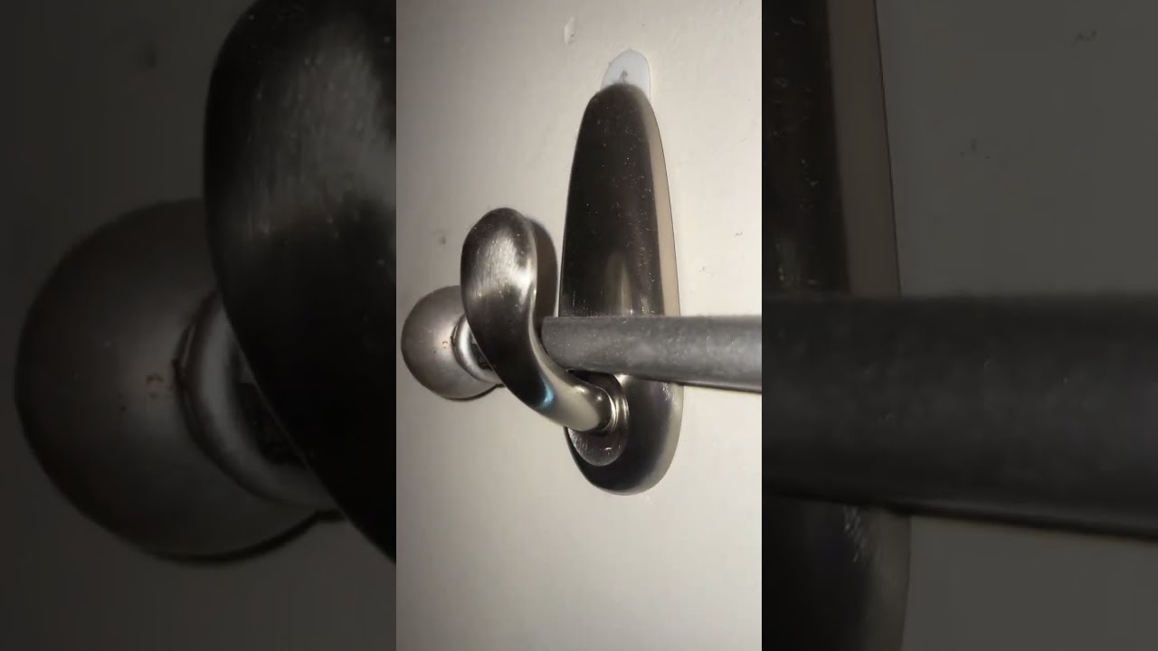 HOW TO HANG CURTAINS WITH COMMAND HOOKS | hanging curtains with no drill-curtain hack