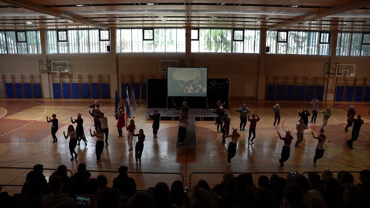 Skupinski nastop dijakov in profesorjev SGGOŠ.StG