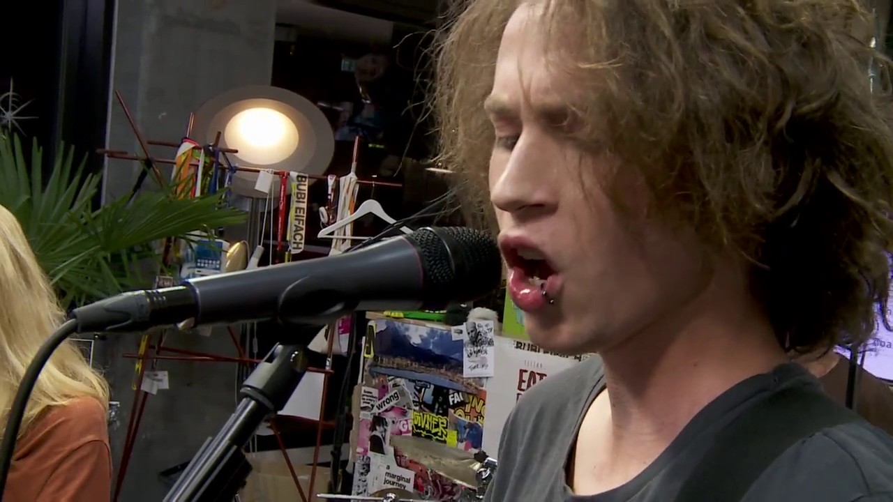 Useless - Liar [LIVE JOIZ TV]