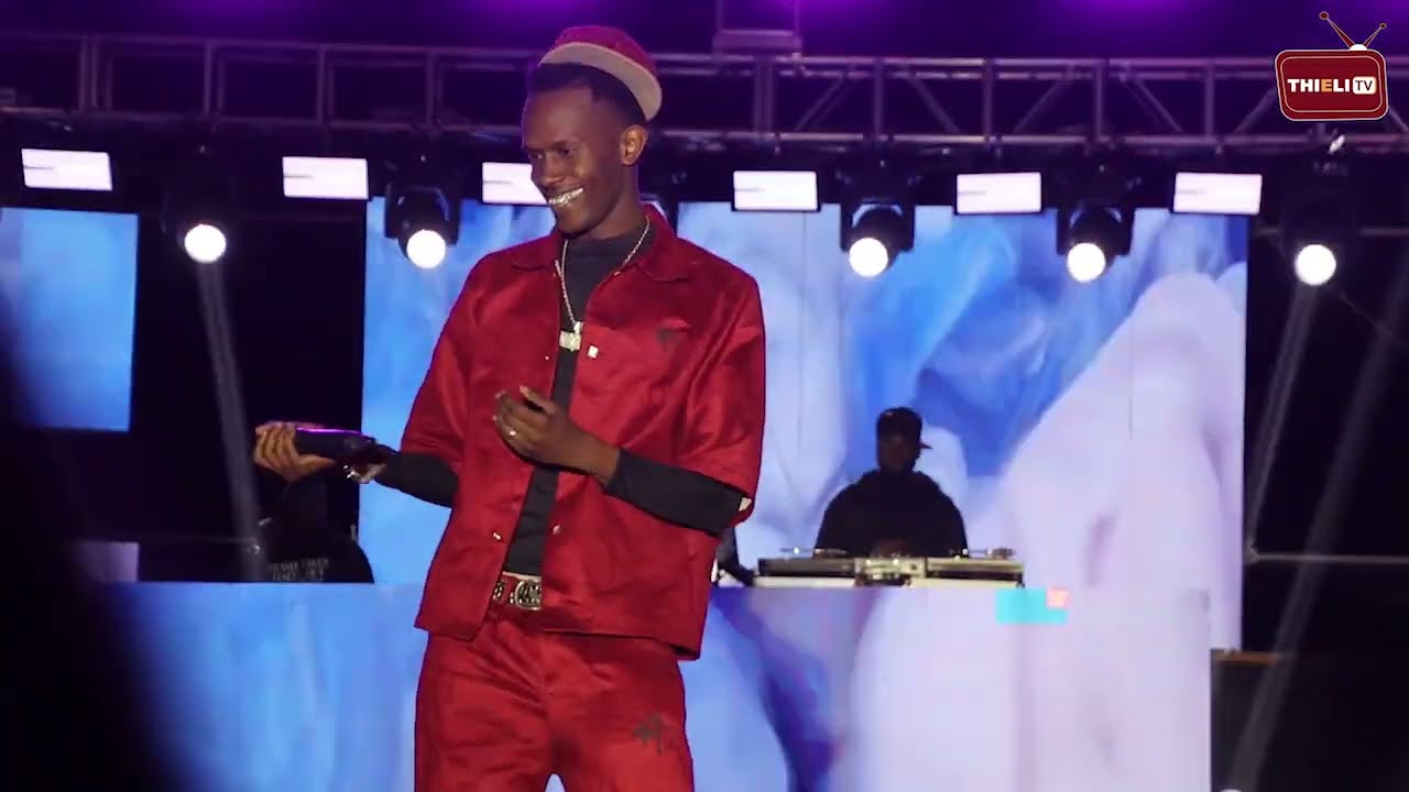 Samba Peuzzi en Concert à Mbour – Le Public Maîtrise Tous les Sons