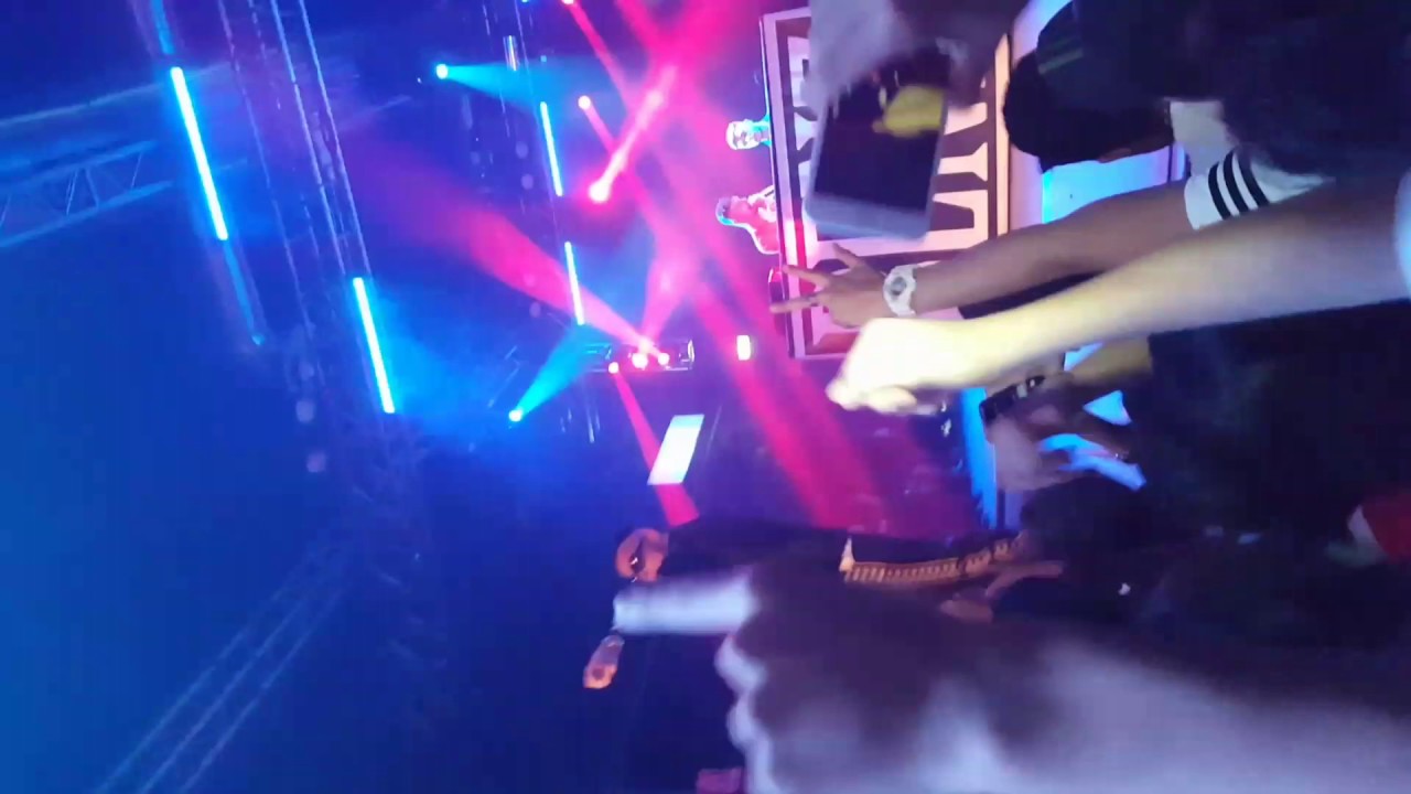 Live Magazzini Generali Vegas Jones ft. Paskaman "Motorello"
