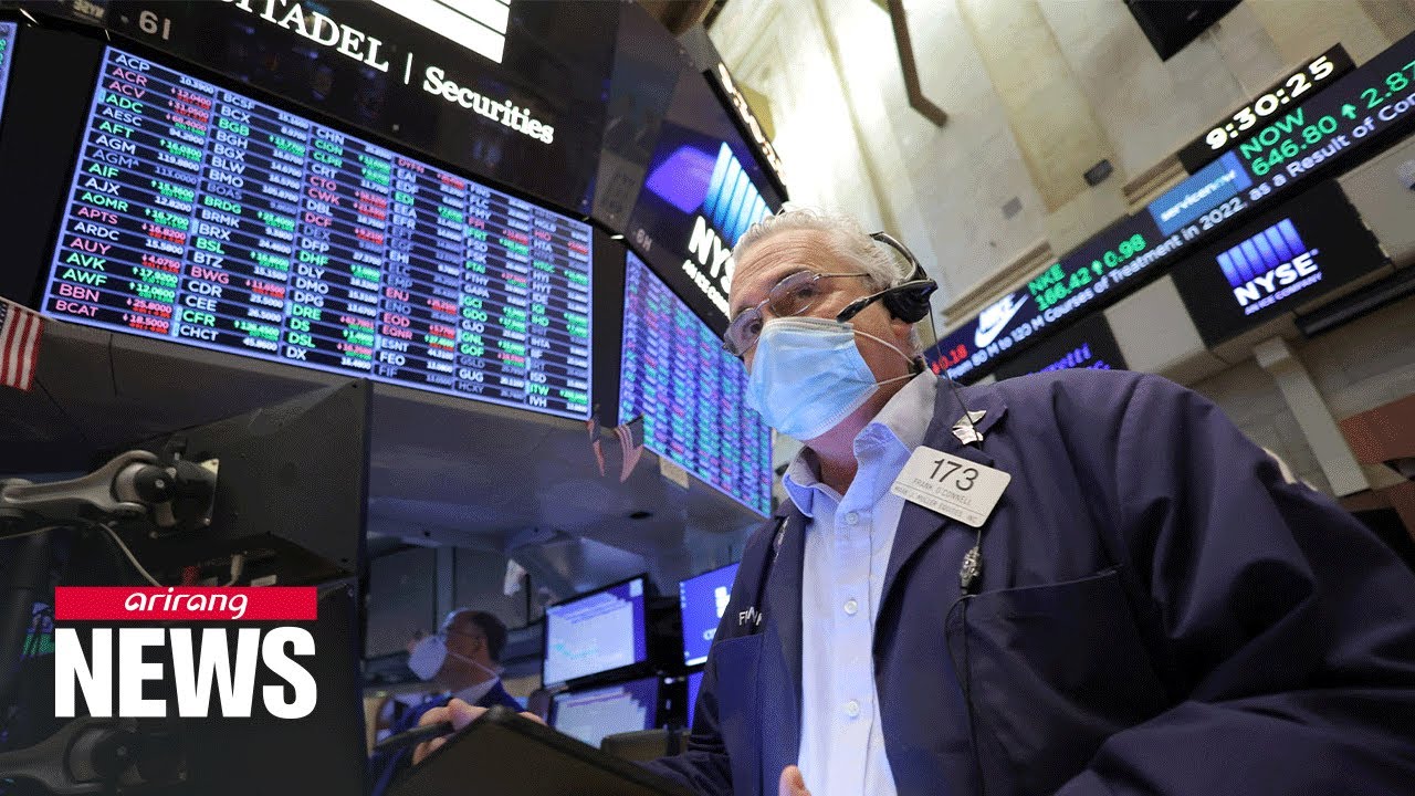 U.S. stocks rally ahead of Christmas with S&P 500 hitting record high