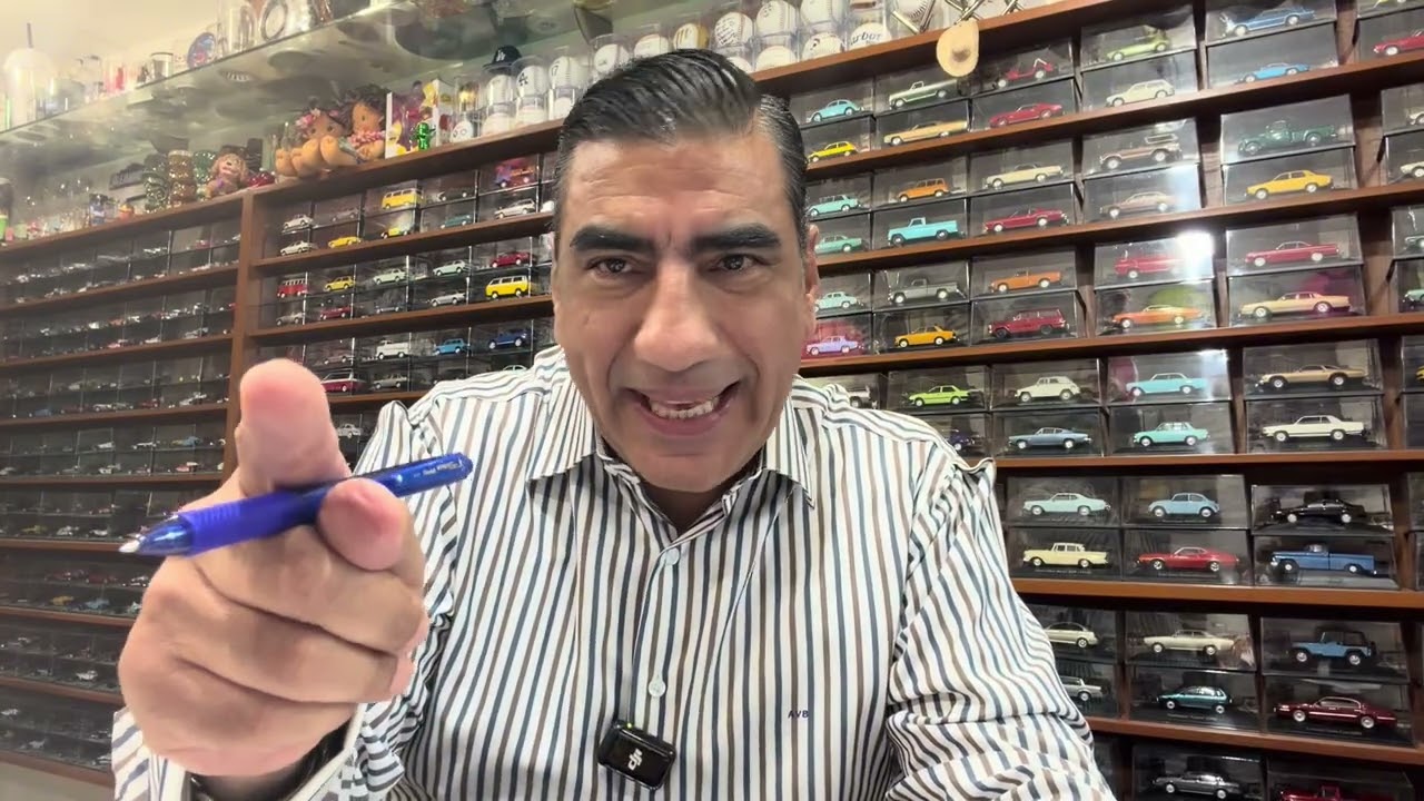 Chofer AVIENTA tráiler a asaltantes. Persecución y BALACERA en la Méx-Qro. Salen VOLANDO de camión.