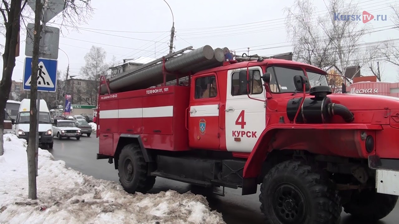 В Курске из горящей трёхэтажки эвакуировали ребёнка