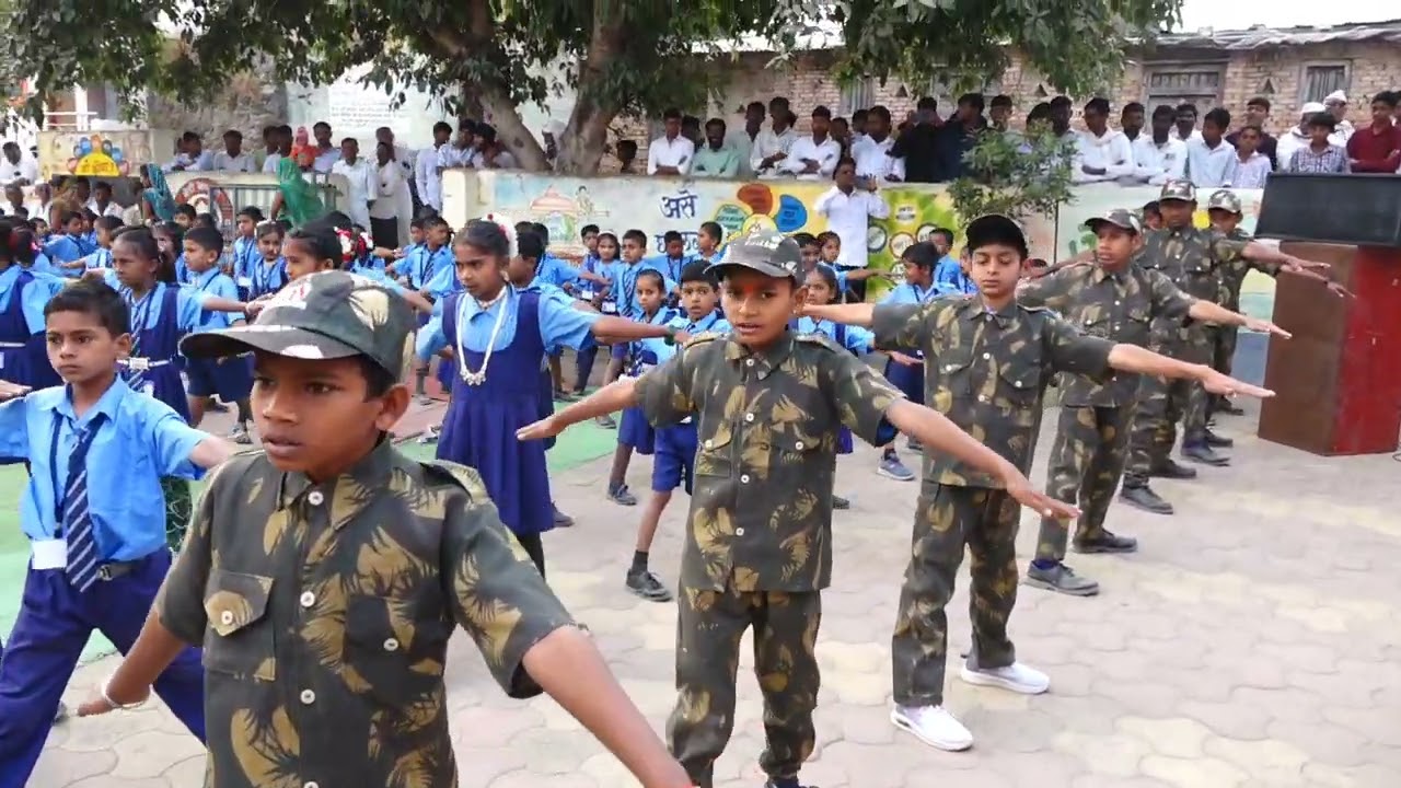 देशभक्ती गीतावर शारीरिक शिक्षण PT कवायत 